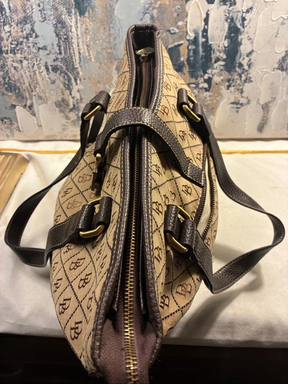 Dooney & Bourke signature db